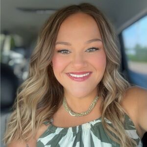 Meet your Posher, Danielle